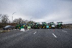 French Farmers Block The A10 Highway - Limours