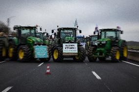 French Farmers Block The A10 Highway - Limours