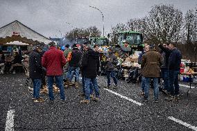 French Farmers Block The A10 Highway - Limours