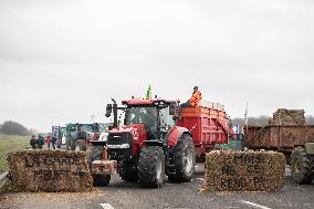 Farmers Block A4 Motorway - Jossigny