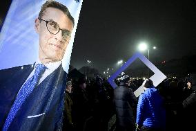Presidential candidate Alexander Stubb campaigning in Salo