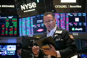 U.S.-NEW YORK-STOCKS-FALL