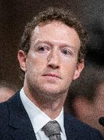 Meta Boss Zuckerberg Apologises To Families - Washington