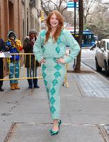 Bryce Dallas Howard Steps Out - NYC