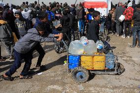 MIDEAST-GAZA-RAFAH-DAILY LIFE-WATER