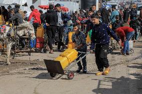 MIDEAST-GAZA-RAFAH-DAILY LIFE-WATER