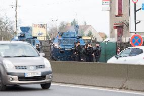 Police Prevent Farmers From Advancing Towards Paris - Essonne