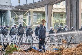 Farmers Set Some Fire Ouside The EU Parliament - Brussels