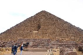 EGYPT-GIZA-MENKAURE PYRAMID-CLADDING PROJECT-DEBATE