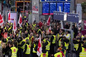 Strike In Duesseldorf Airport