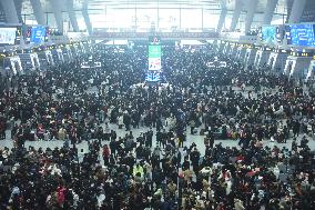 Spring Festival Transport Rush in Hangzhou