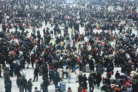 Spring Festival Transport Rush in Hangzhou