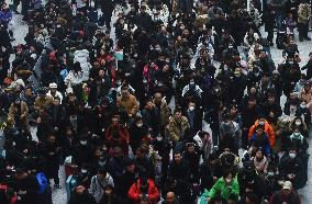 Spring Festival Transport Rush in Hangzhou