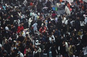 Spring Festival Transport Rush in Hangzhou