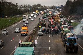 Farmers Lift The Blockade On A6 Motorway - Chilly Mazarin