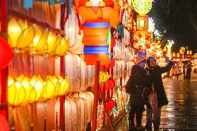 Visitors View Lanterns at Bailuzhou Park in Nanjing