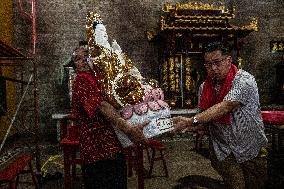 Chinese Ritual Washing Statue Ahead Of Chinese New Year In Indonesia