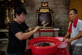 Chinese Ritual Washing Statue Ahead Of Chinese New Year In Indonesia