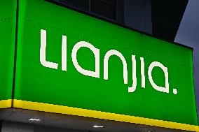 A Lianjia Store in Shanghai