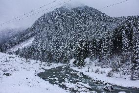 Fresh Snowfall In Higher Reaches In Kashmir