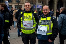 Municipal Police Demonstrate - Paris