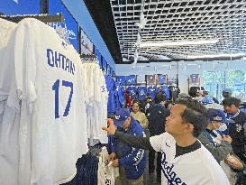 Baseball: Ohtani merchandise at Dodgers shop