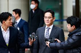 Jay Y. Lee, Samsung Electronics Chairman, Acquitted In First Trial