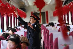 CHINA-GANSU-SLOW TRAIN-SPRING FESTIVAL-PREPARATION (CN)