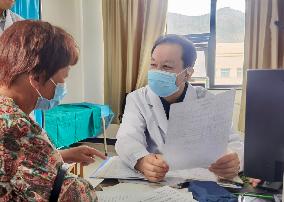 CHINA-SHANGHAI-CANCER DOCTOR (CN)