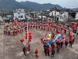 (ZhejiangPictorial)CHINA-ZHEJIANG-ZHUJI-LANTERN DRAGON DANCE (CN)