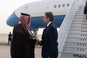 Blinken Meets MBS Amid Heightened Mideast Tensions - Riyadh