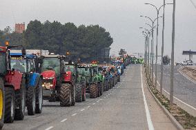 Tractors Block Spanish Roads To Demand Improvements In The Sector