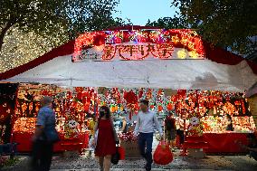 SINGAPORE-LUNAR NEW YEAR-MARKET