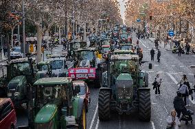 Catalan Farmers Collapse The Entrances And Enter Barcelona.