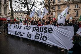 Rally Of Organic Farmers In Front Of The National Assembly - Paris