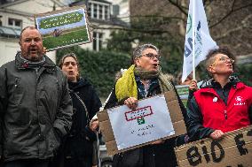 Rally Of Organic Farmers In Front Of The National Assembly - Paris