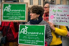 Rally Of Organic Farmers In Front Of The National Assembly - Paris