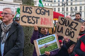 Rally Of Organic Farmers In Front Of The National Assembly - Paris