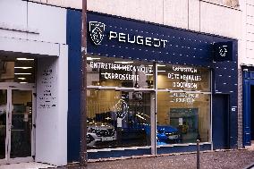 The Last Peugeot Dealership Threatened With Closure - Paris
