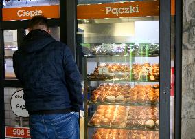 Donuts On Fat Thursday In Krakow
