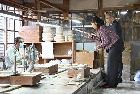 Princess Kako visits Arita pottery
