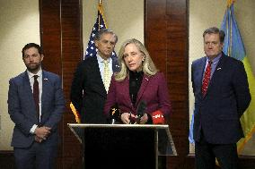 US Congress delegation gives press briefing in Kyiv