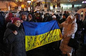 Protest in Kyiv over army chief's dismissal