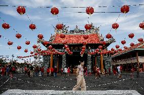 Chinese New Year Praying In Bali