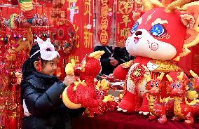 Xinhua Headlines: Chinese embrace Year of the Dragon with aspiration, vitality