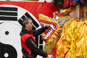 ITALY-FLORENCE-TRADITIONAL KUNG FU SCHOOL-DRAGON AND LION DANCERS