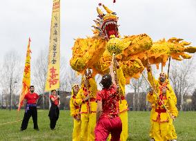 ITALY-FLORENCE-TRADITIONAL KUNG FU SCHOOL-DRAGON AND LION DANCERS