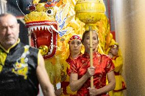 ITALY-FLORENCE-TRADITIONAL KUNG FU SCHOOL-DRAGON AND LION DANCERS