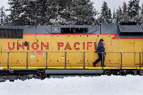 Union Pacific Train Crews Plow Tracks.