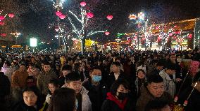 Tourists Visit Tang Paradise in Xi 'an